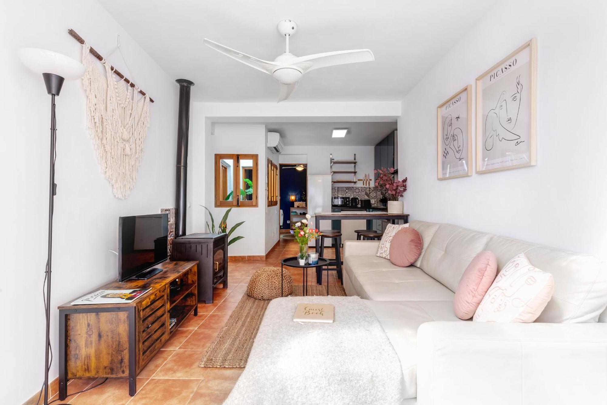 Casa De La Montana Apartments Sayalonga Ngoại thất bức ảnh